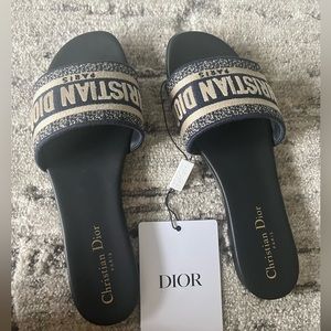 DIOR DWAY SLIDE
Deep Blue Embroidered Cotton